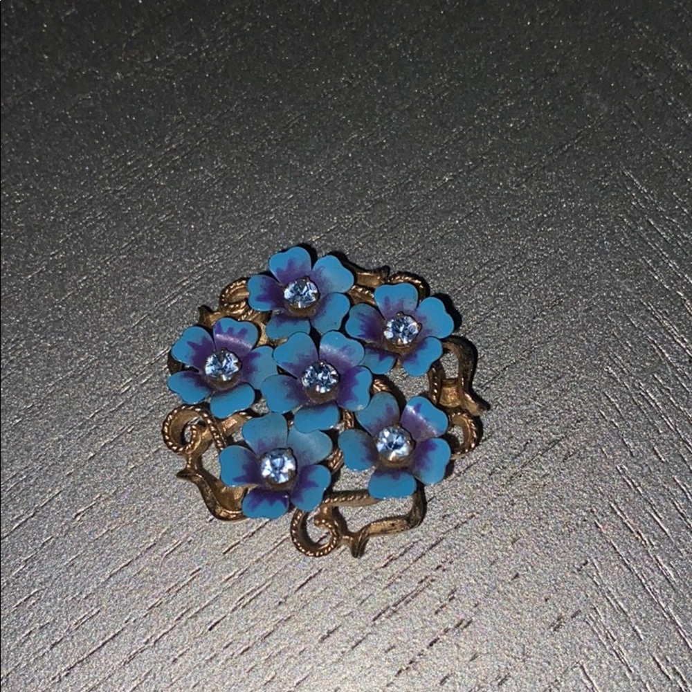 Blue floral broach pin